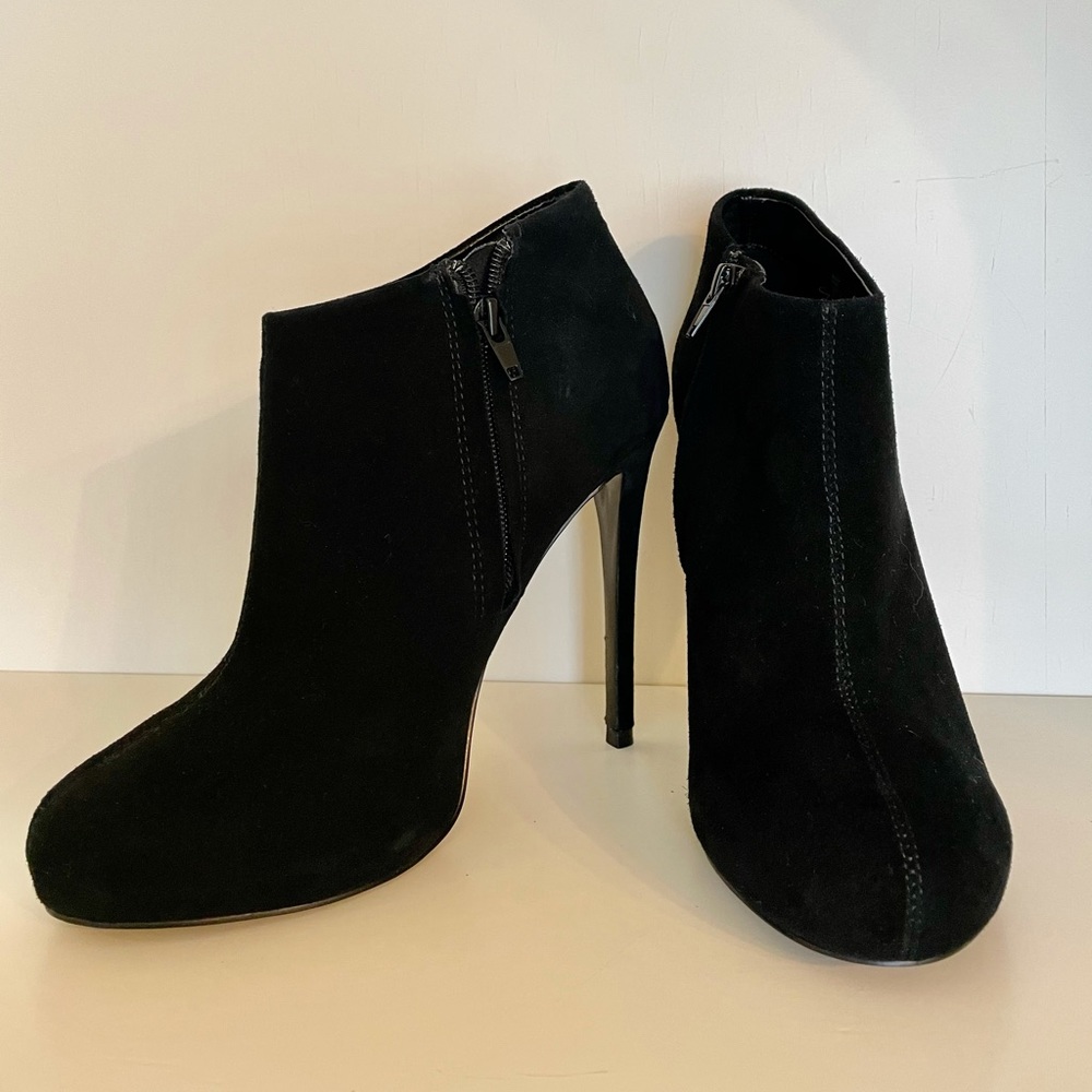 Steve Madden Melika Black Suede Ankle Booties 8.5